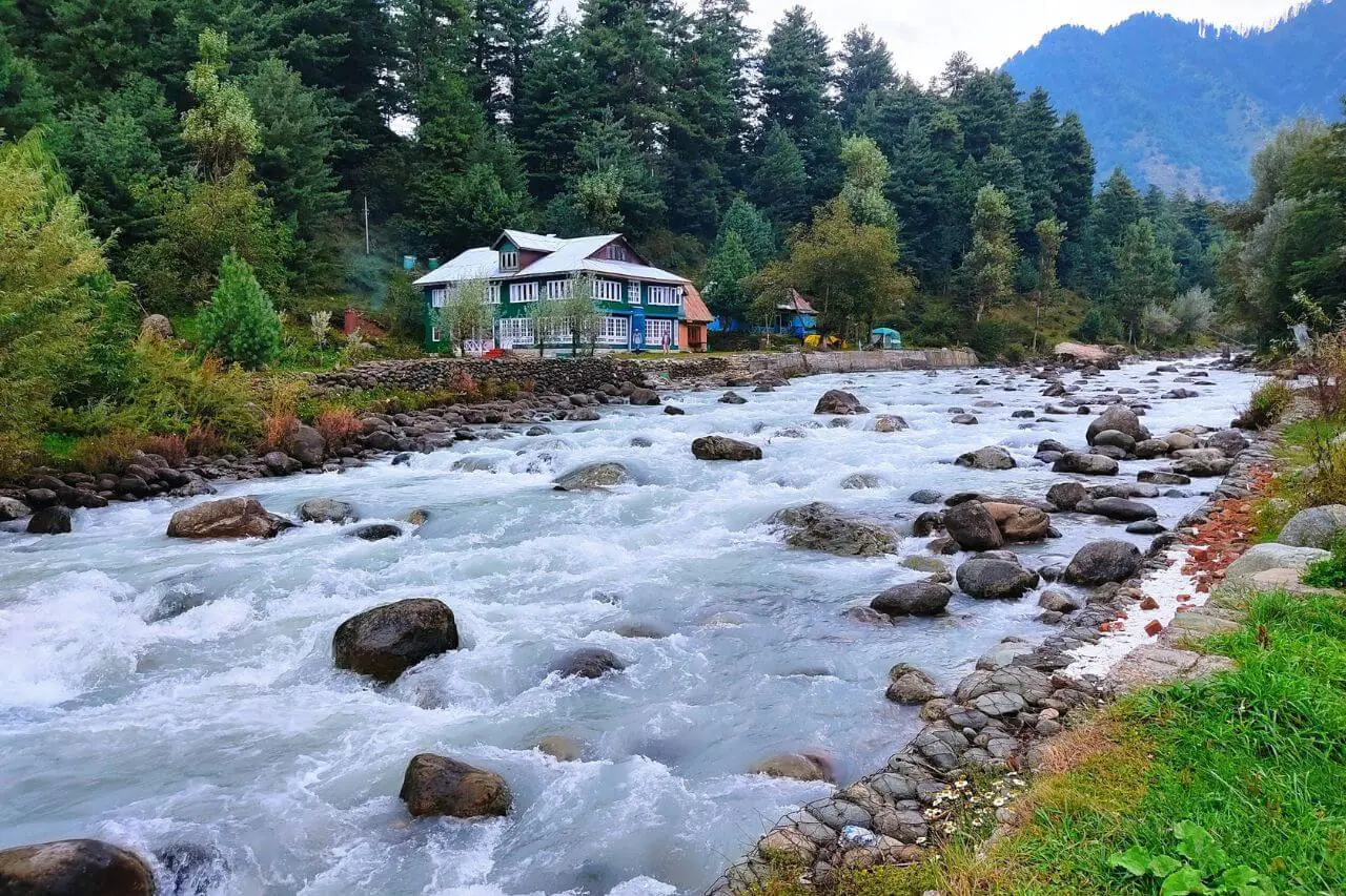 best hotels in Pahalgam
