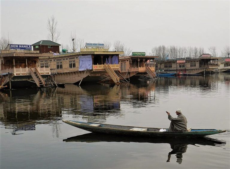 How to a Plan Honeymoon in Kashmir