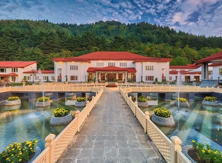 best honeymoon hotels in srinagar