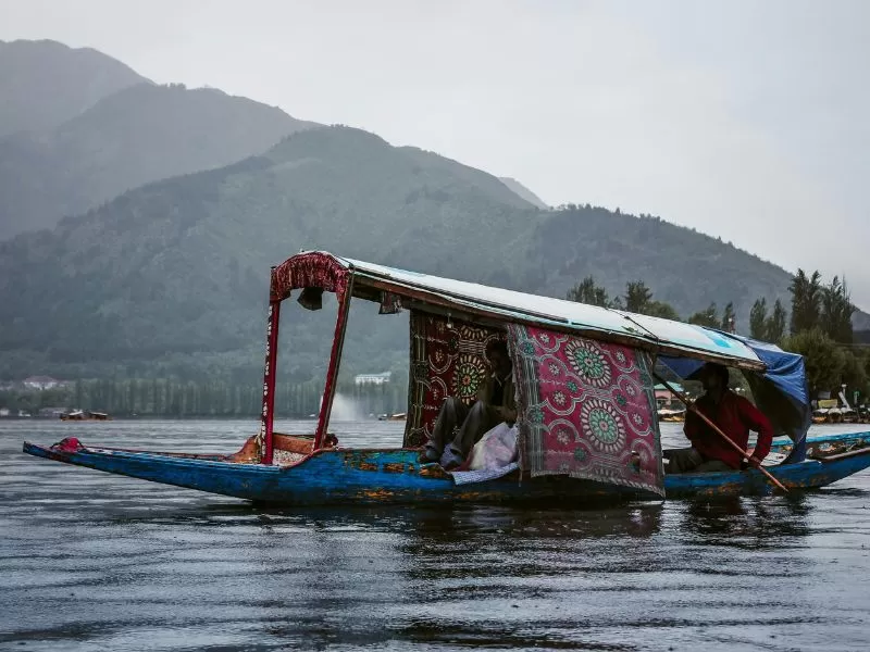 dal lake shikara ride booking