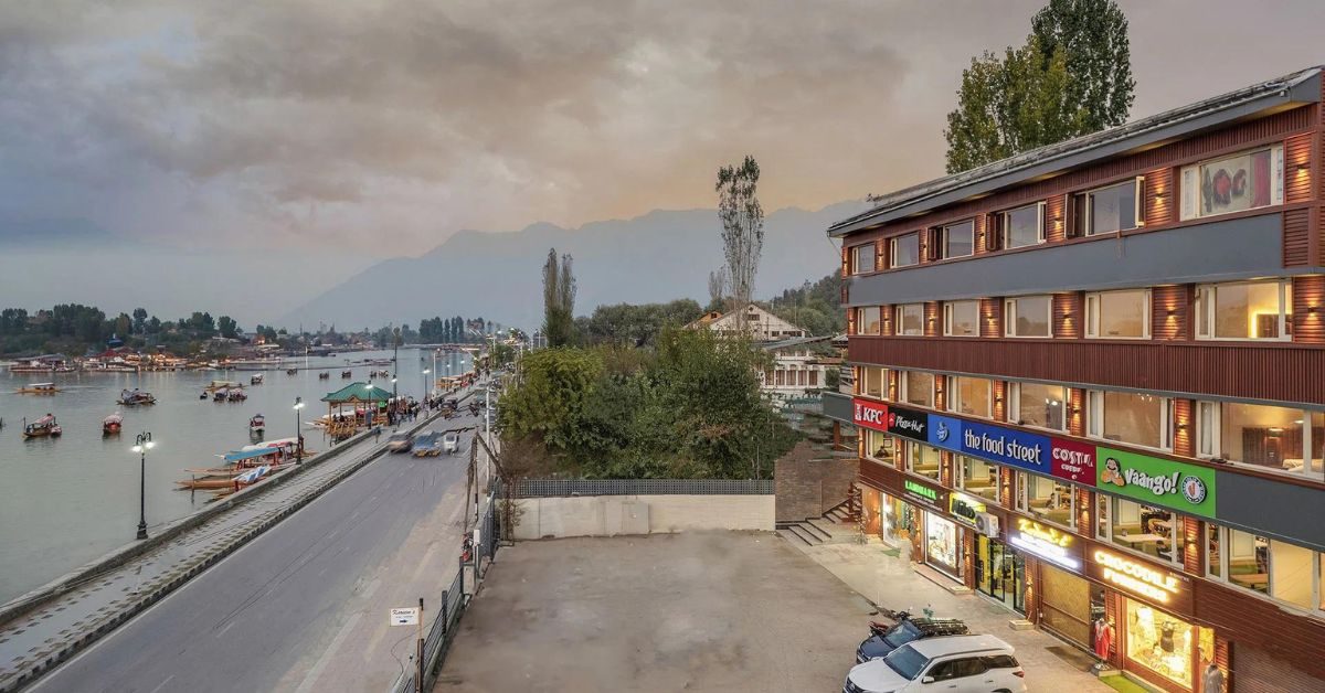 best hotels near dal lake srinagar