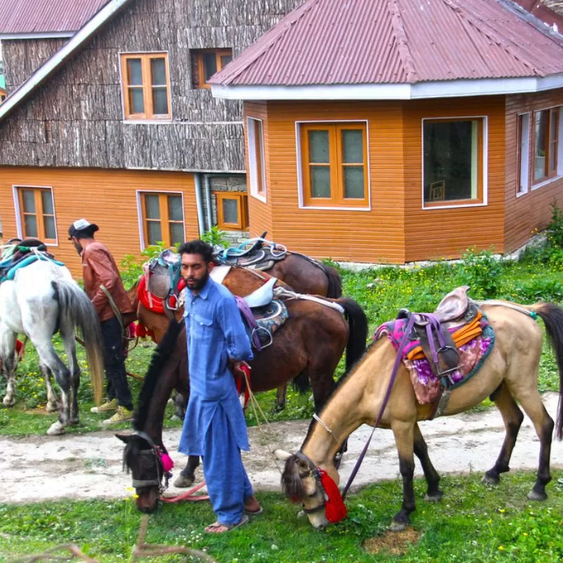 Vaishno Devi and Kashmir Tour Package from Mumbai