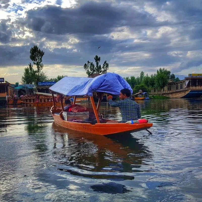 Vaishno Devi and Kashmir Tour Package from Mumbai