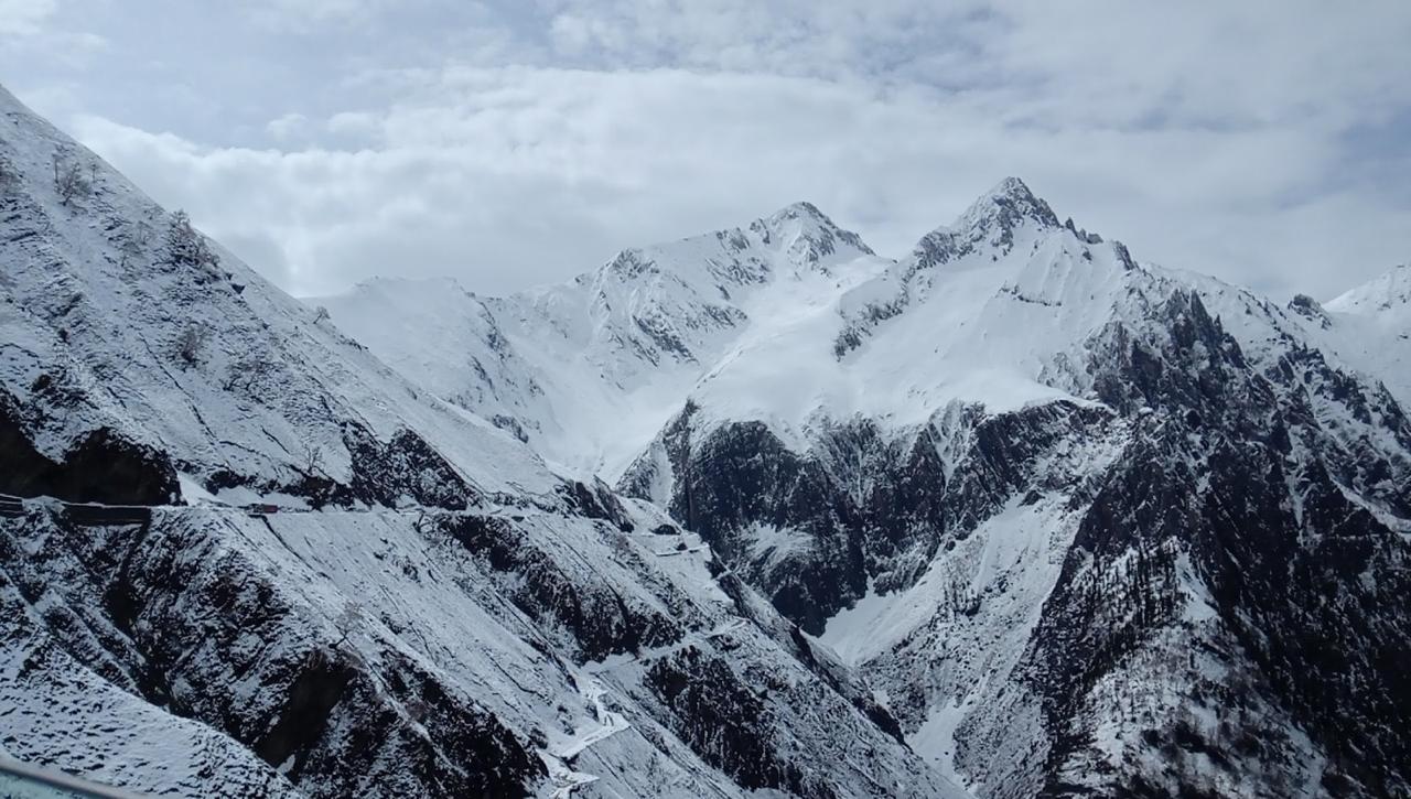 Sonmarg to Zero Point Zojila Pass Road