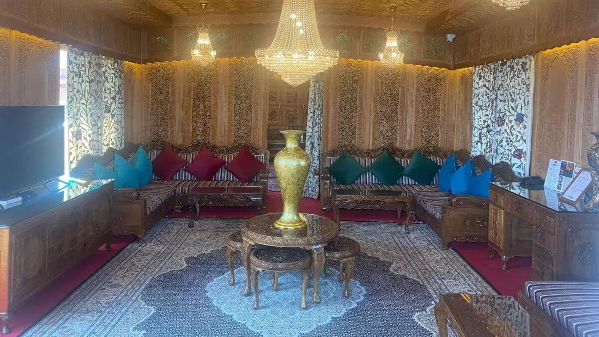 itc-gurkha-houseboat Best Luxury Houseboats in Srinagar