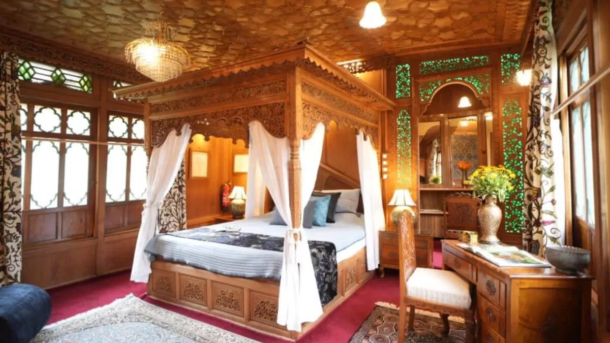 Harmukh-houseboat Best Luxury Houseboats in Srinagar