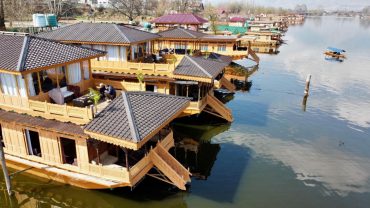 best luxury houseboats in Srinagar