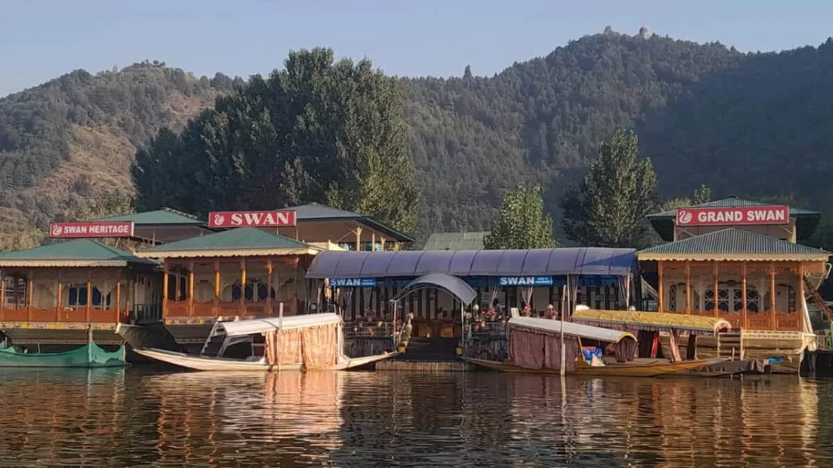 swan-group-of-houseboats Best Luxury Houseboats in Srinagar