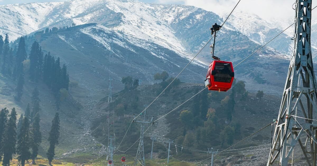 Gulmarg vs Pahalgam which one should i visit first Gulmarg vs Pahalgam