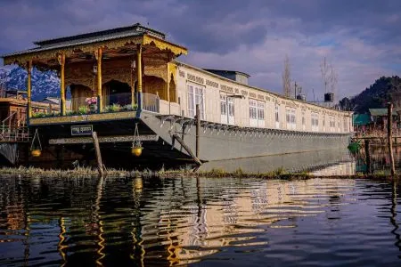 5 Nights 6 Days Kashmir Honeymoon Package