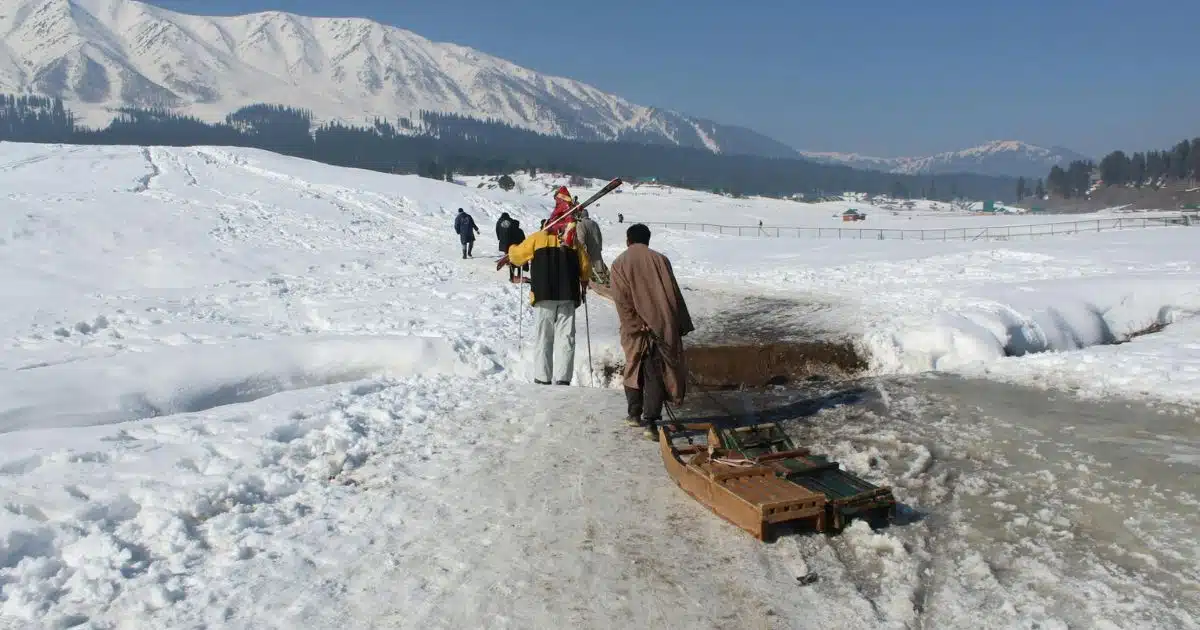 Kashmir Tour Package For 6 Nights 7 Days Starting ₹8,250 Only
