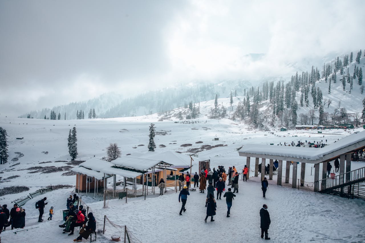 Kashmir Winter Snow Tour